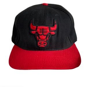 Chicago Bulls Adjustable Hat 100% Wool Red and Black